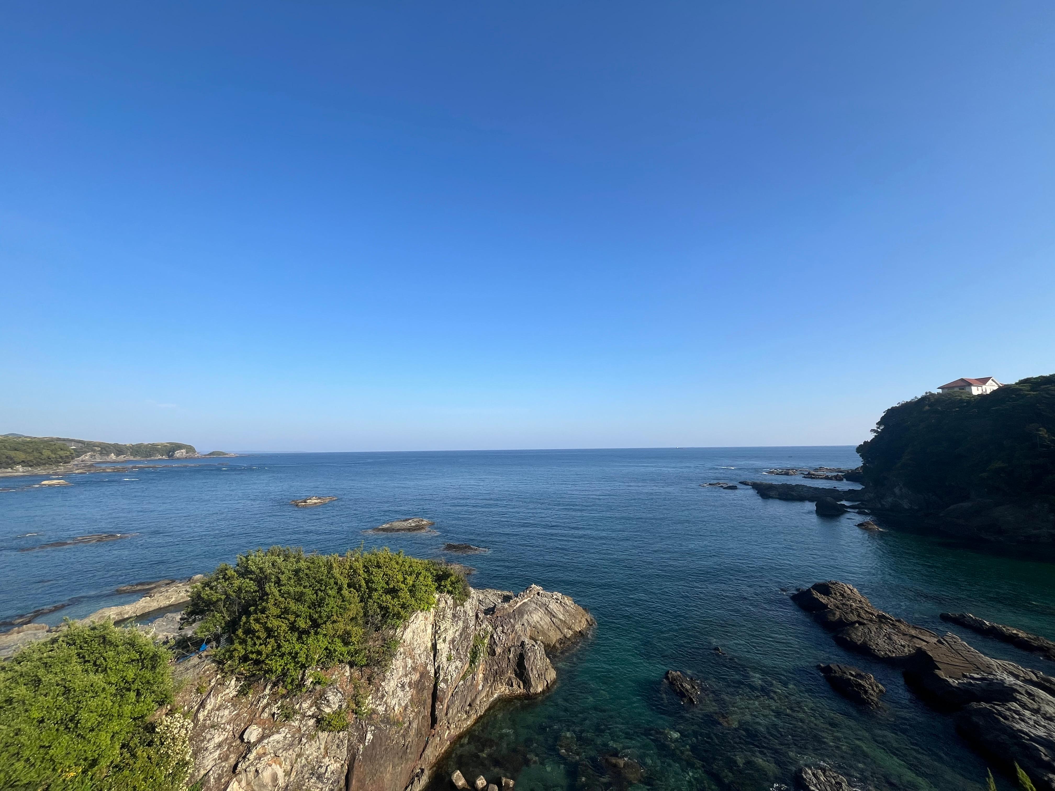 海側の部屋の窓からの景色