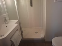 Sdb propre et confortable