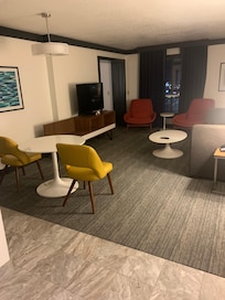 The deluxe suite on the 19th floor with Jacuzzi