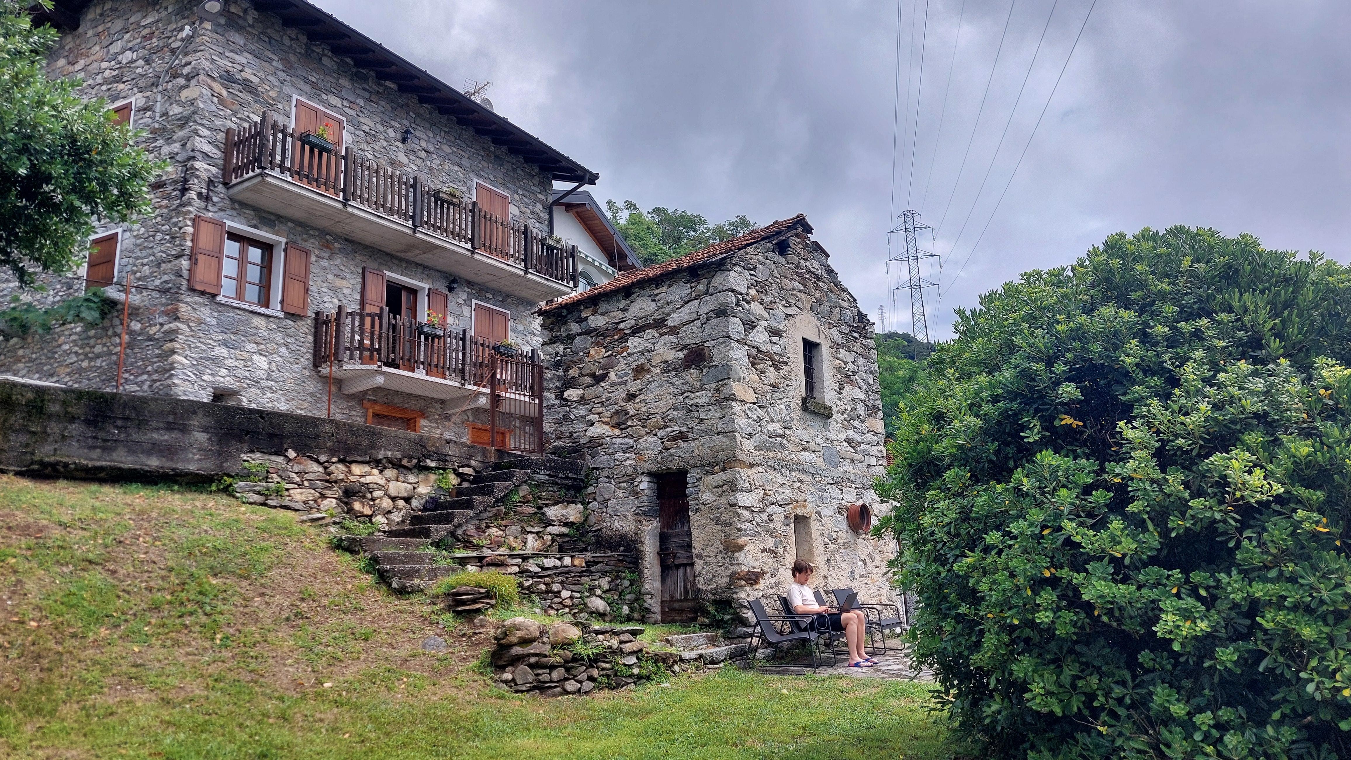 Het huis vanaf de tuin