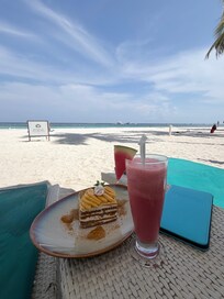 Best place to chill under the sun w/ their mango float!