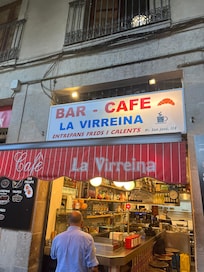 Nearby cafe that opens early as 7am