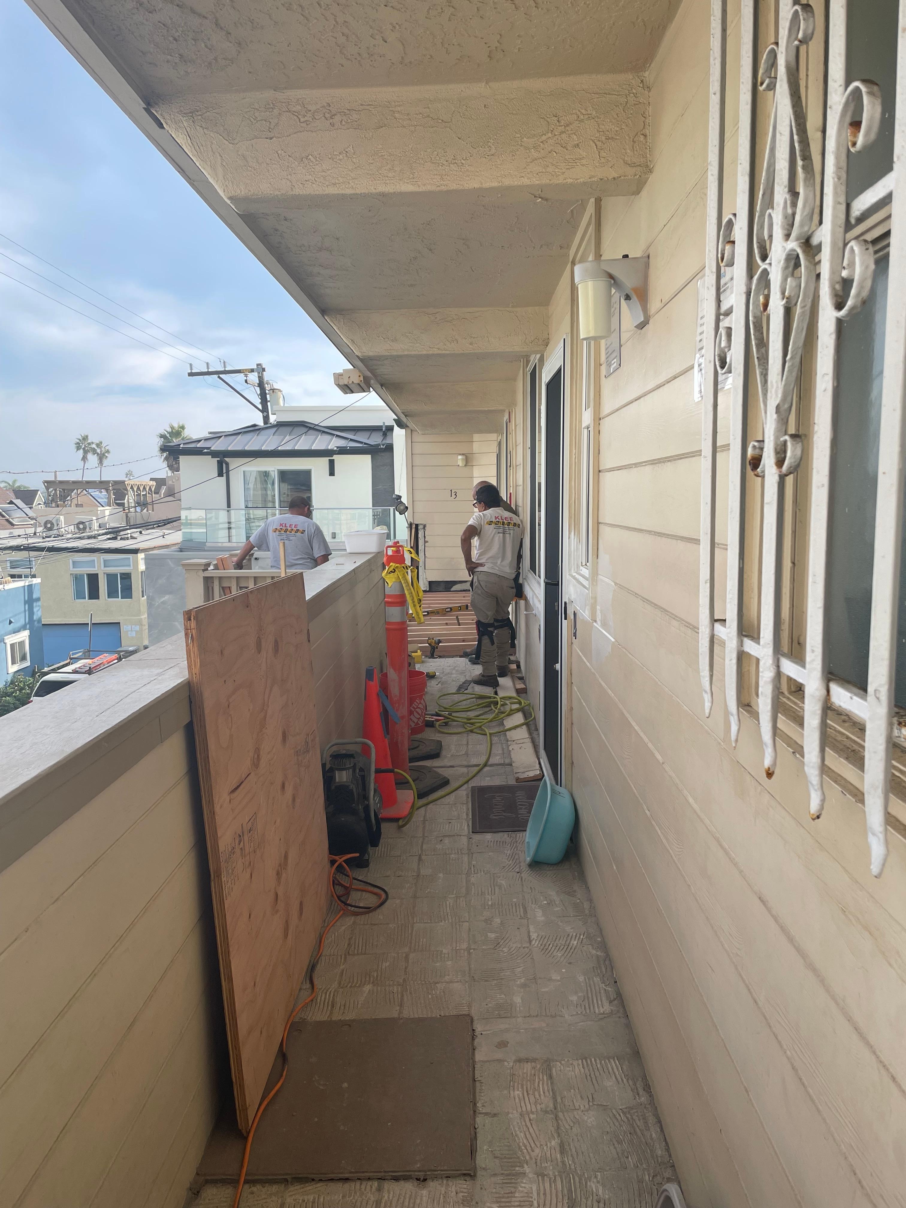 Construction 2 apartments away from 7a to 3p