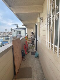 Construction 2 apartments away from 7a to 3p