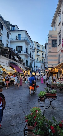 The square is nice and close.