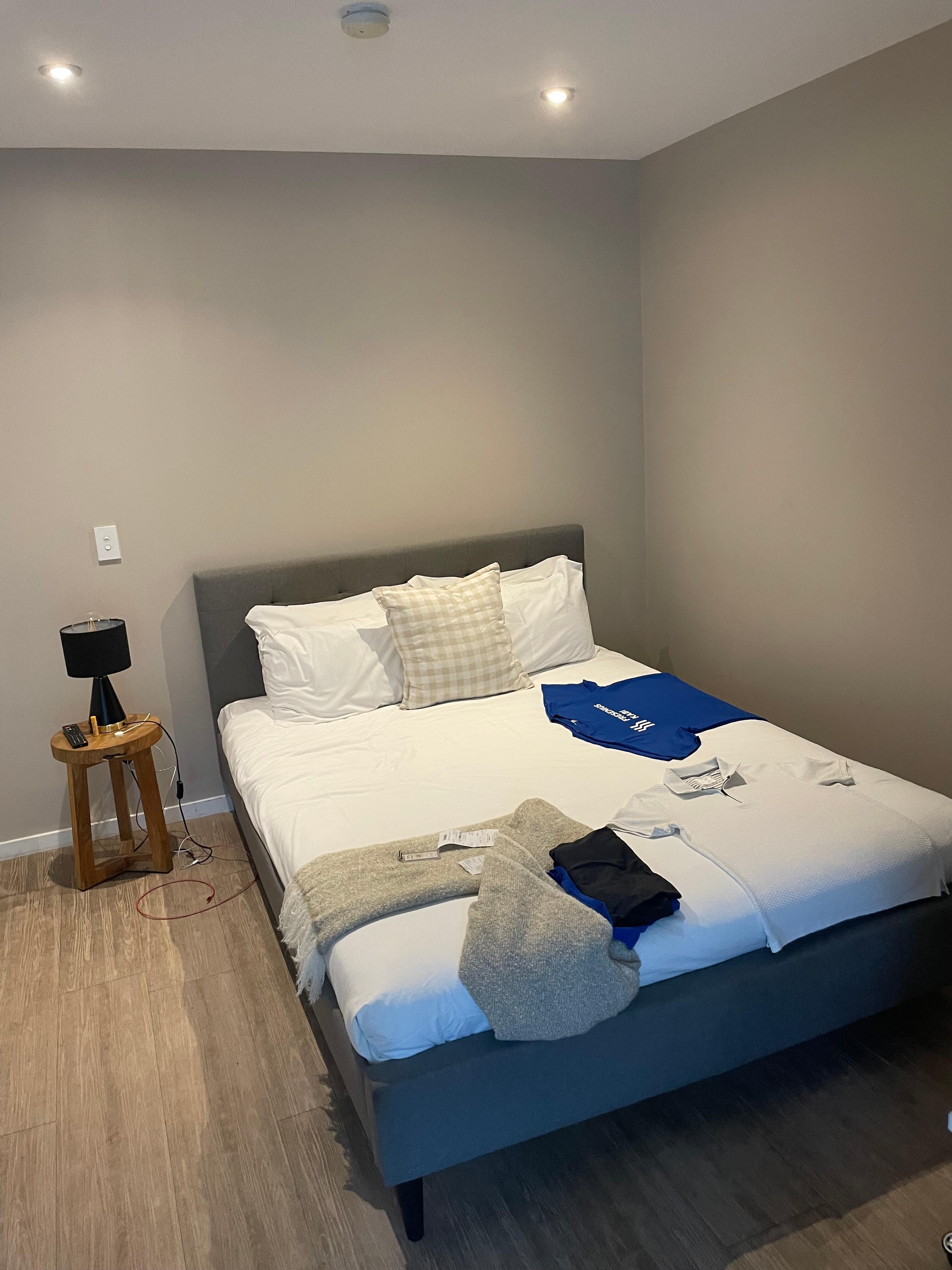 Only one bedside table, no draws and the lamp didn’t work.