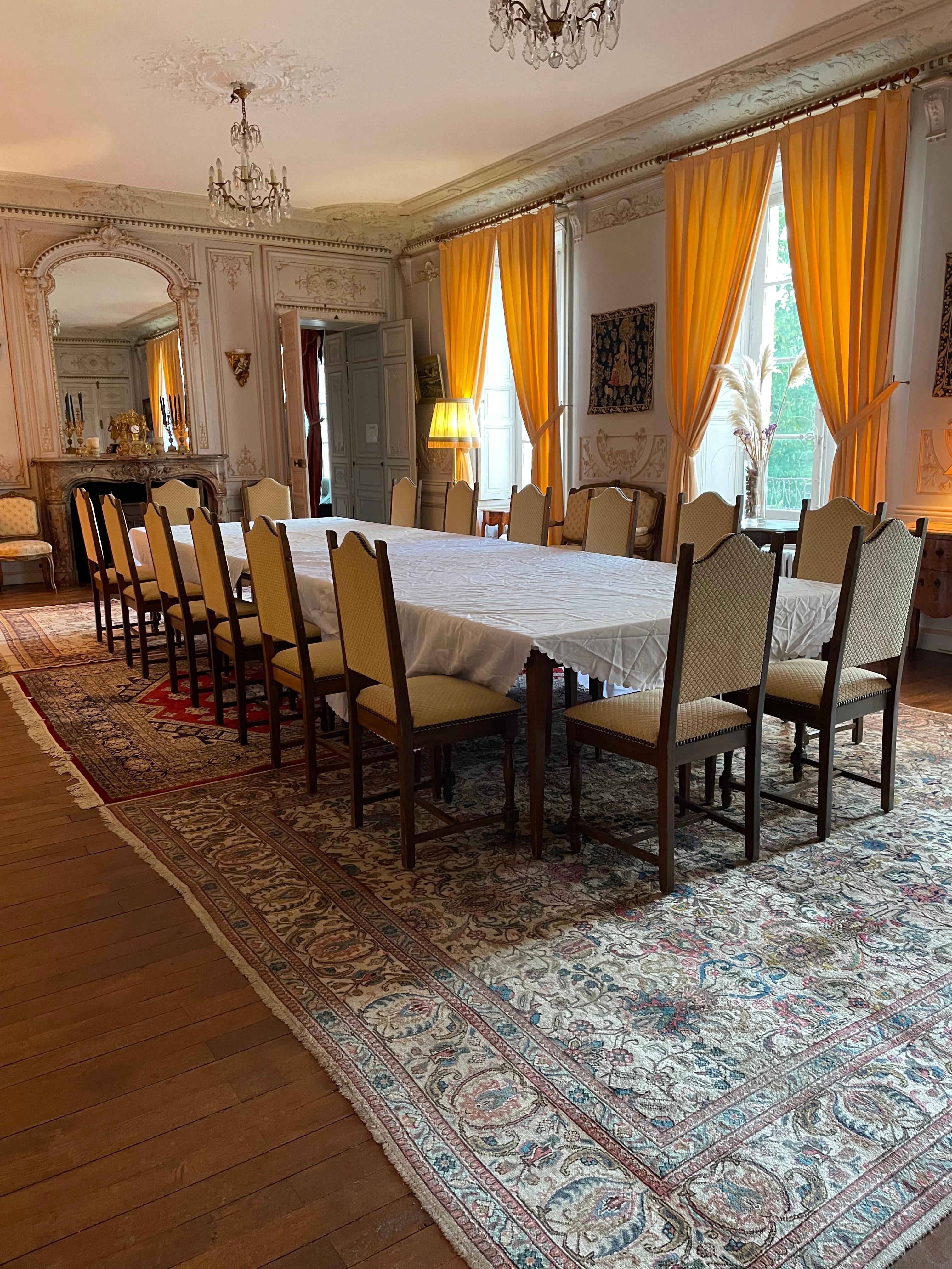 Large group dining.
