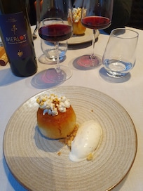 Un dessert du restaurant (pomme caramélisée et glace au pop-corn)