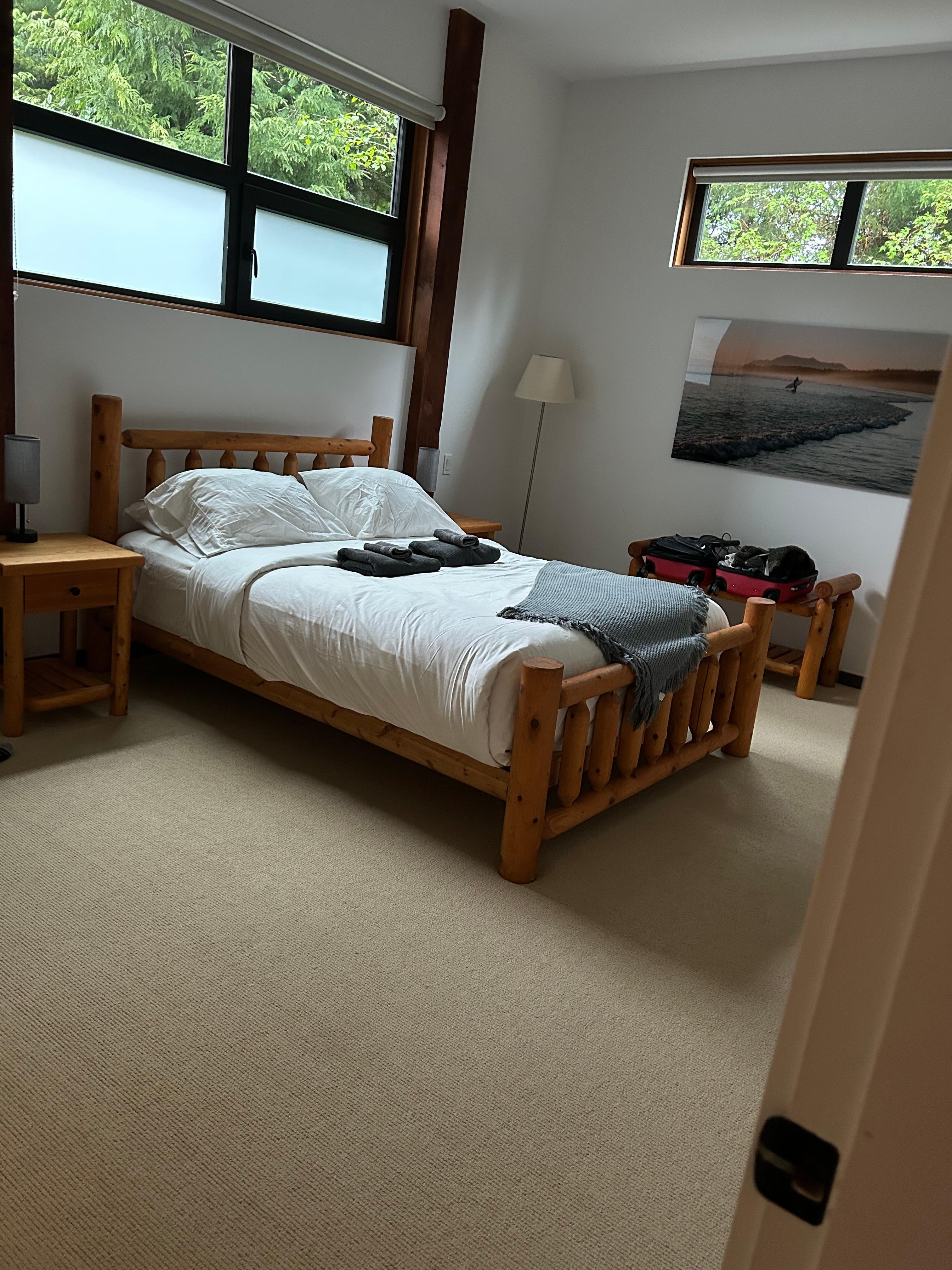 Second spare bedroom, queen bed