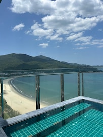 Sky bar and pool, small and nothing special but great view