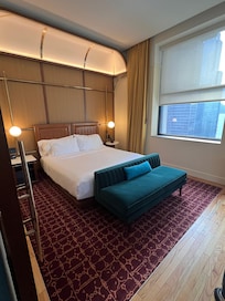 King deluxe landmark corner room!