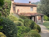 The house coming in from the gate