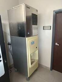 Old style ice machine