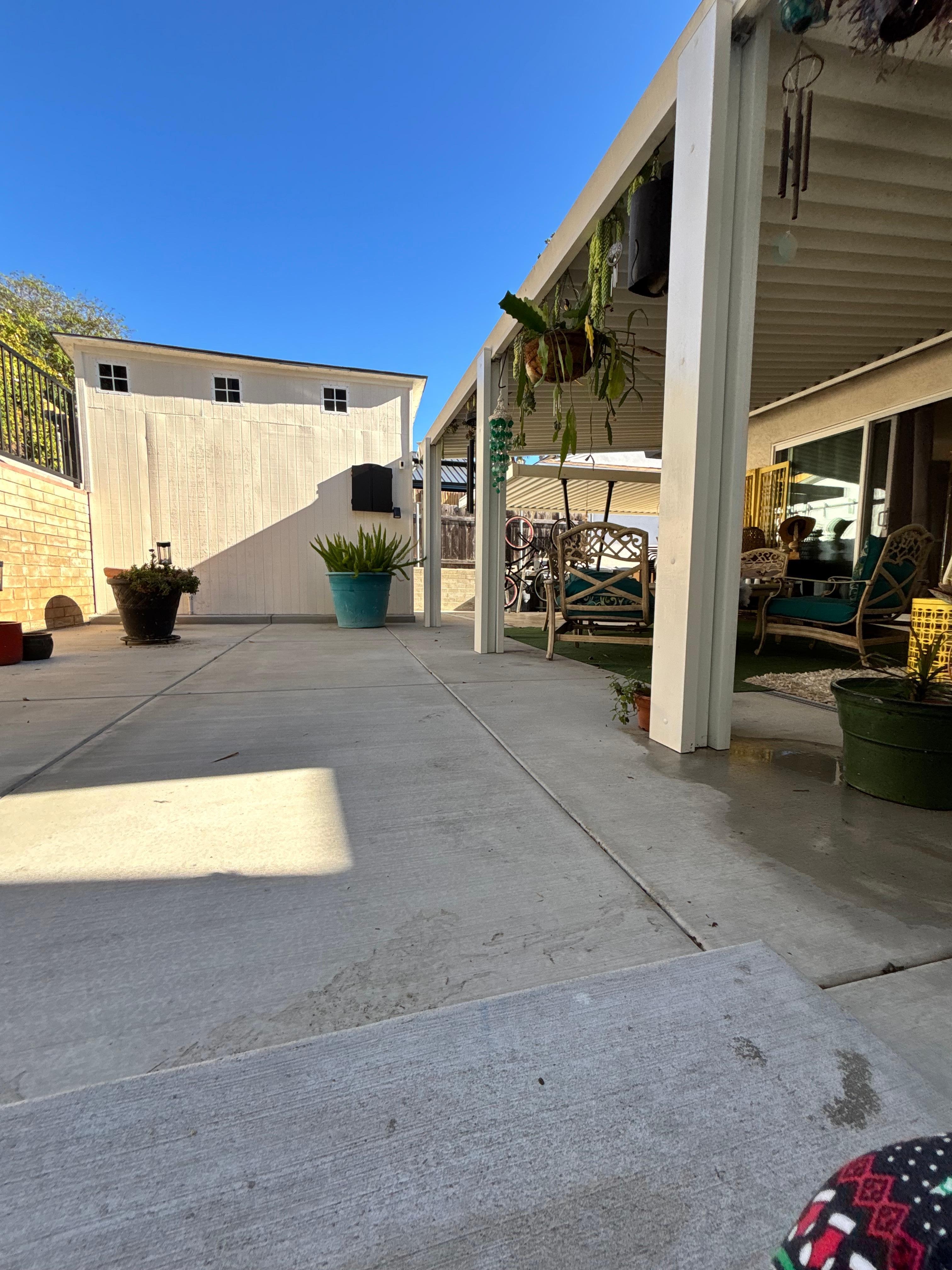Relaxin’ on the front stoop 