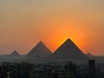 Solnedgången över pyramiderna från takterasseb