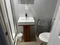 Minuscule bathroom
