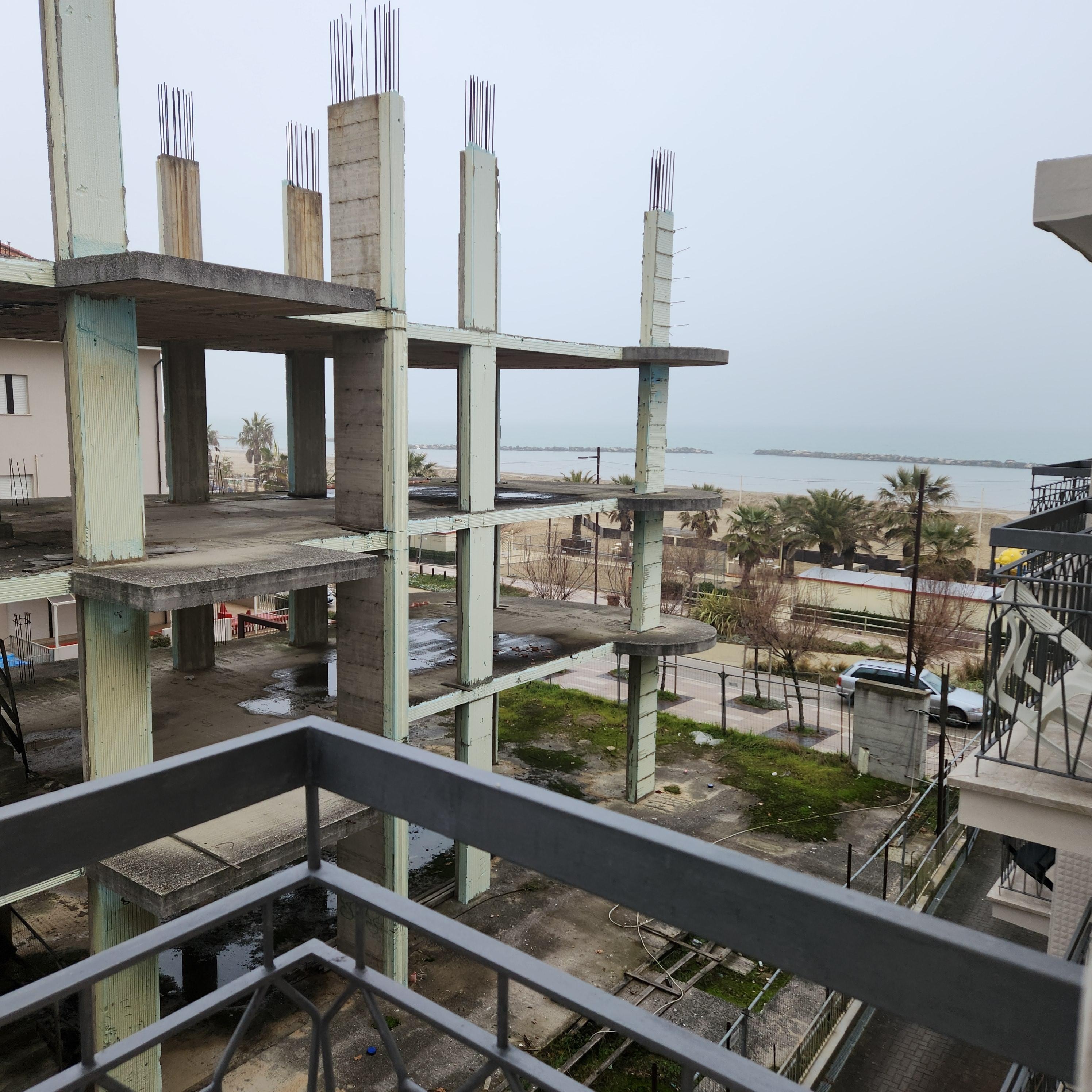 La partie la moins pire de la vue du balcon.