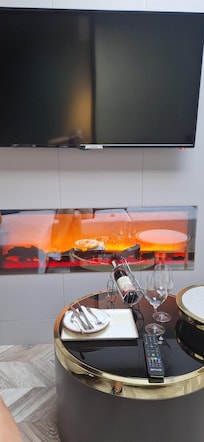The little touches on our arrival to our deluxe room. Wine and fresh fruit left for us. x