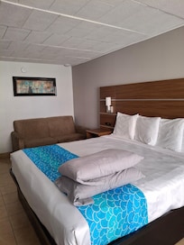 Comfortable, clean bed with nice mattress