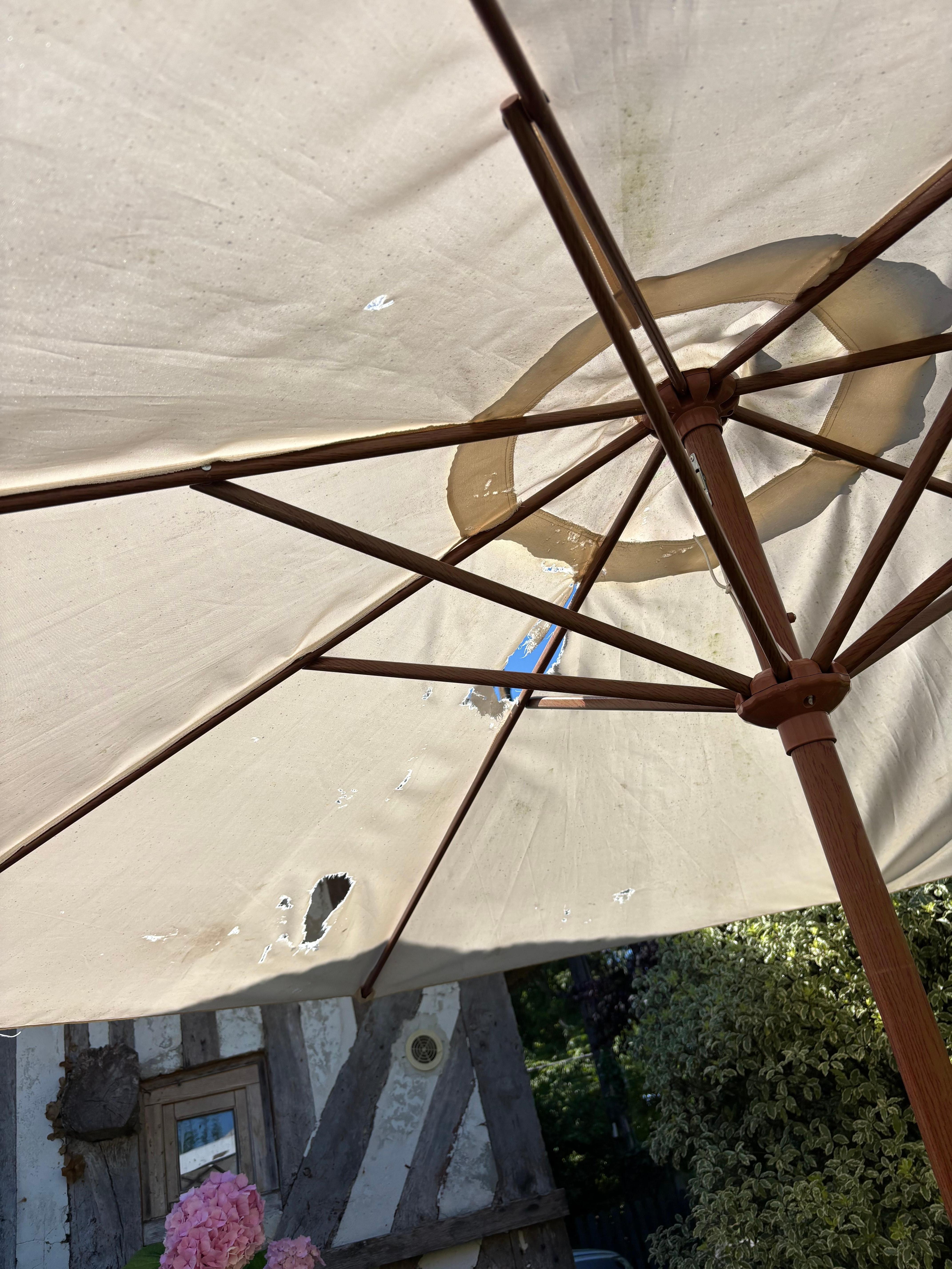 parasol déchiré 