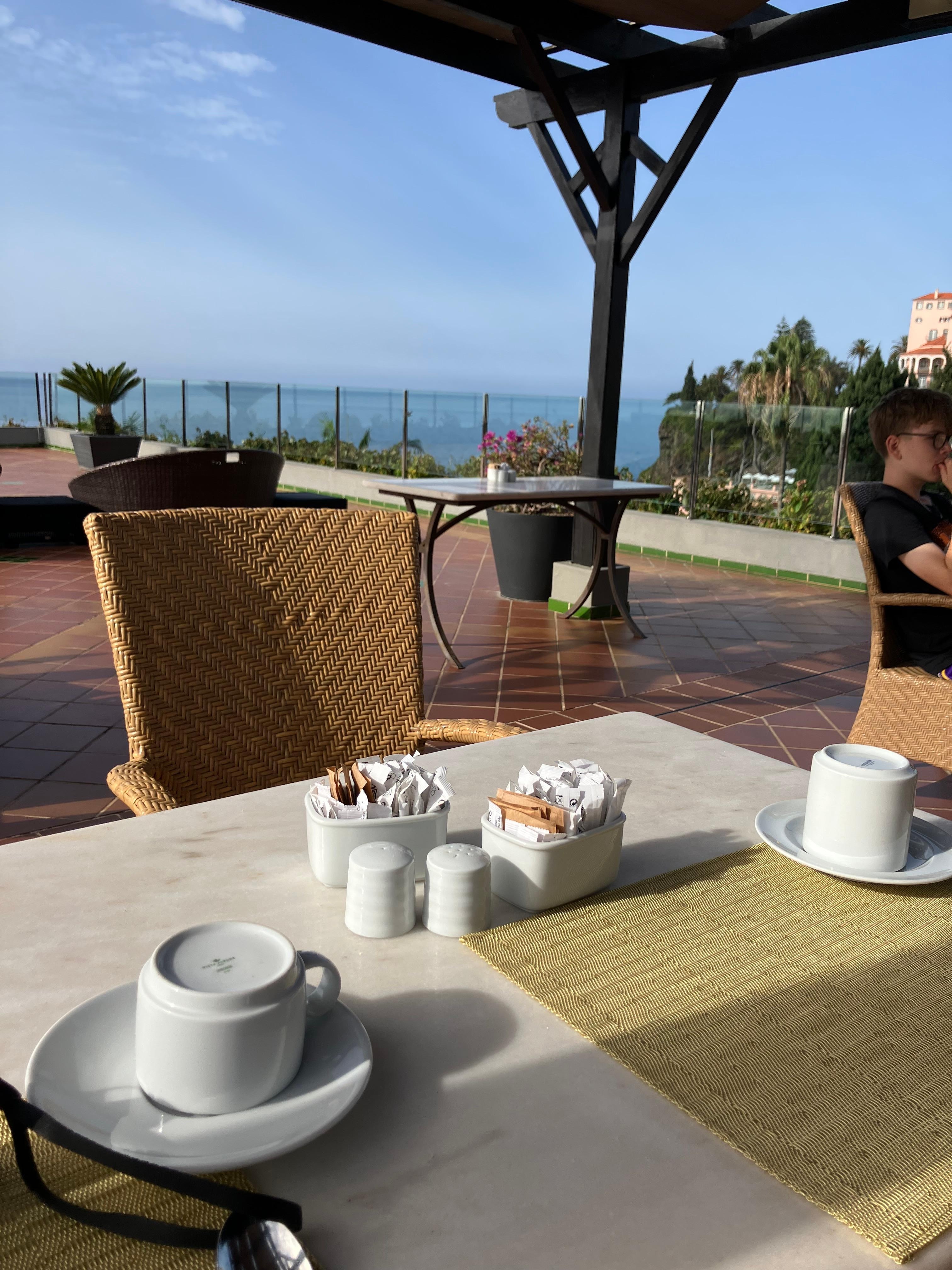 Frokost på terrassen 