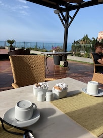 Frokost på terrassen