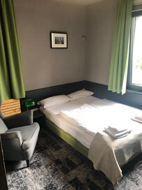 Großzügiges Bett