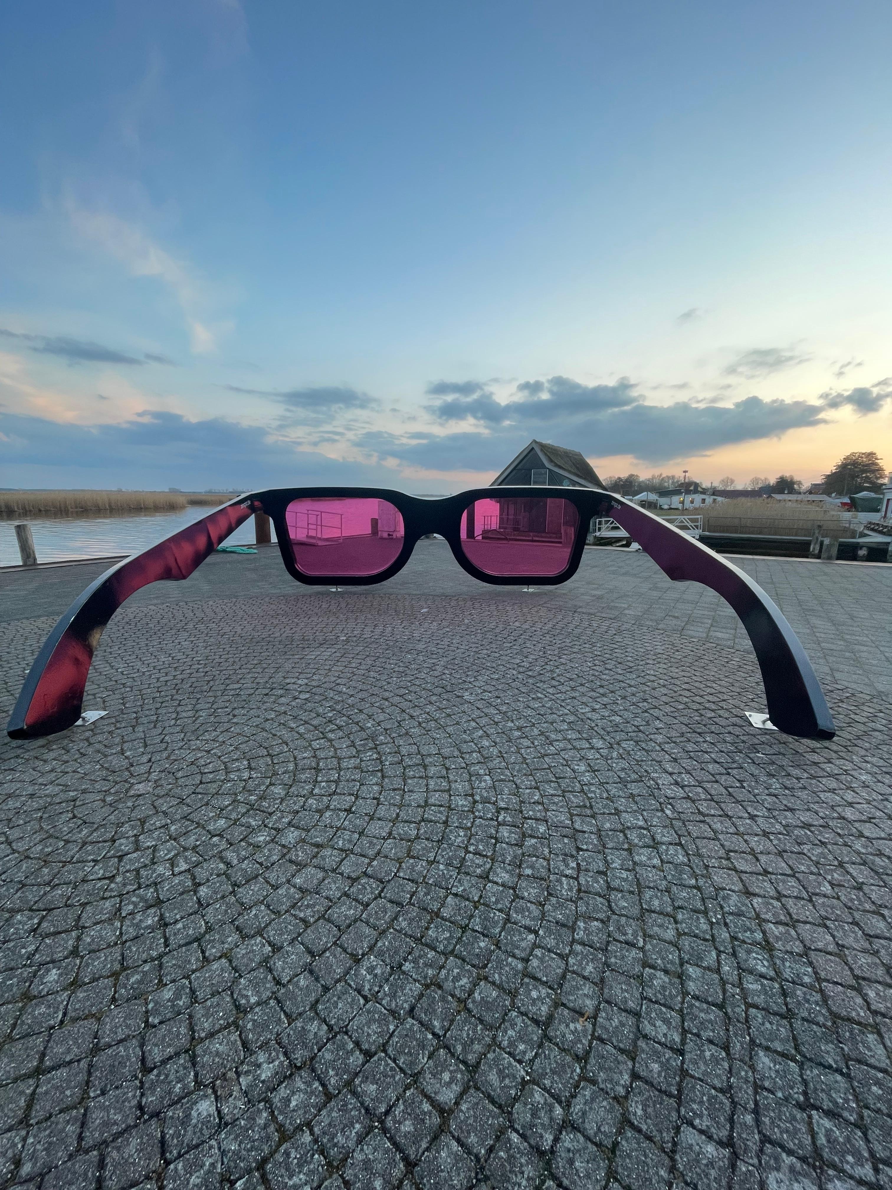 Der Blick durch die rosa Brille an hafen