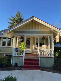 Birdhouse cottage