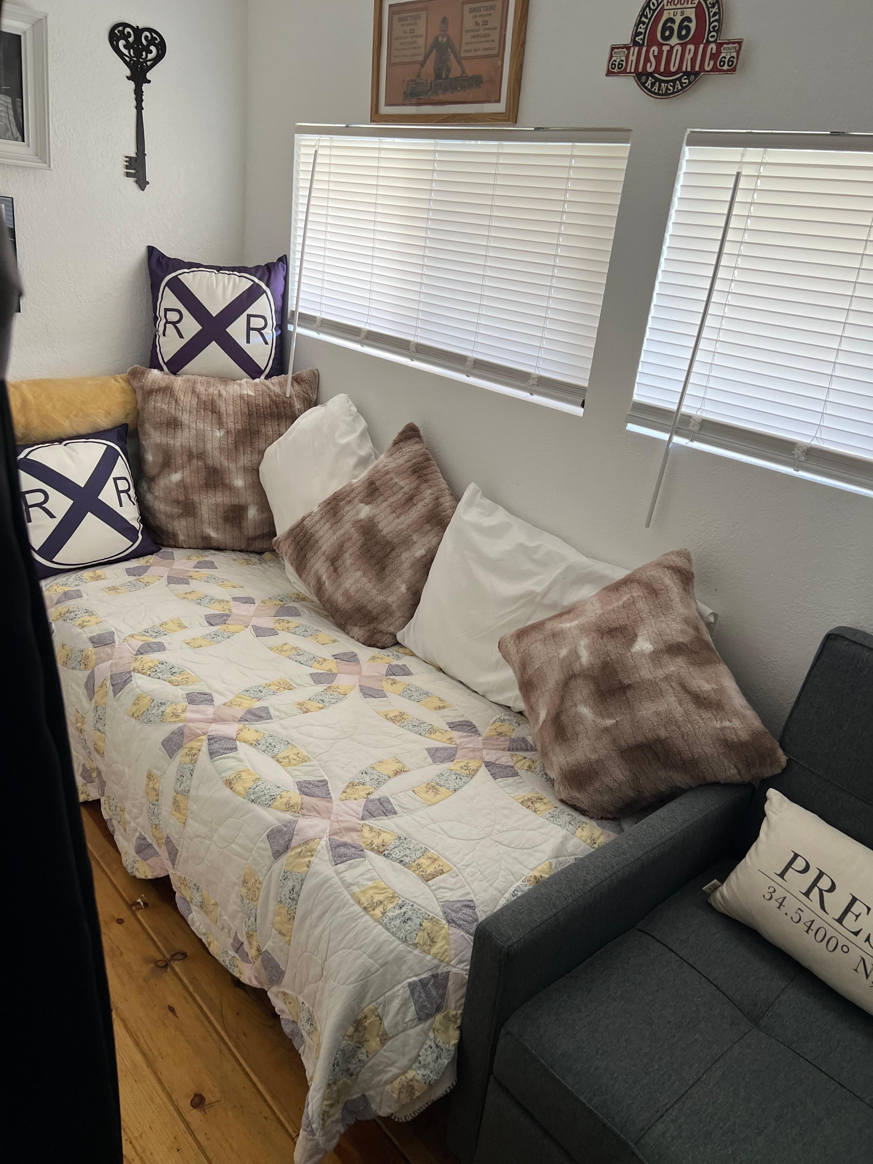 Cute little side room with nook closet. Adorable.