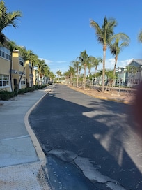 The road leading to the pool