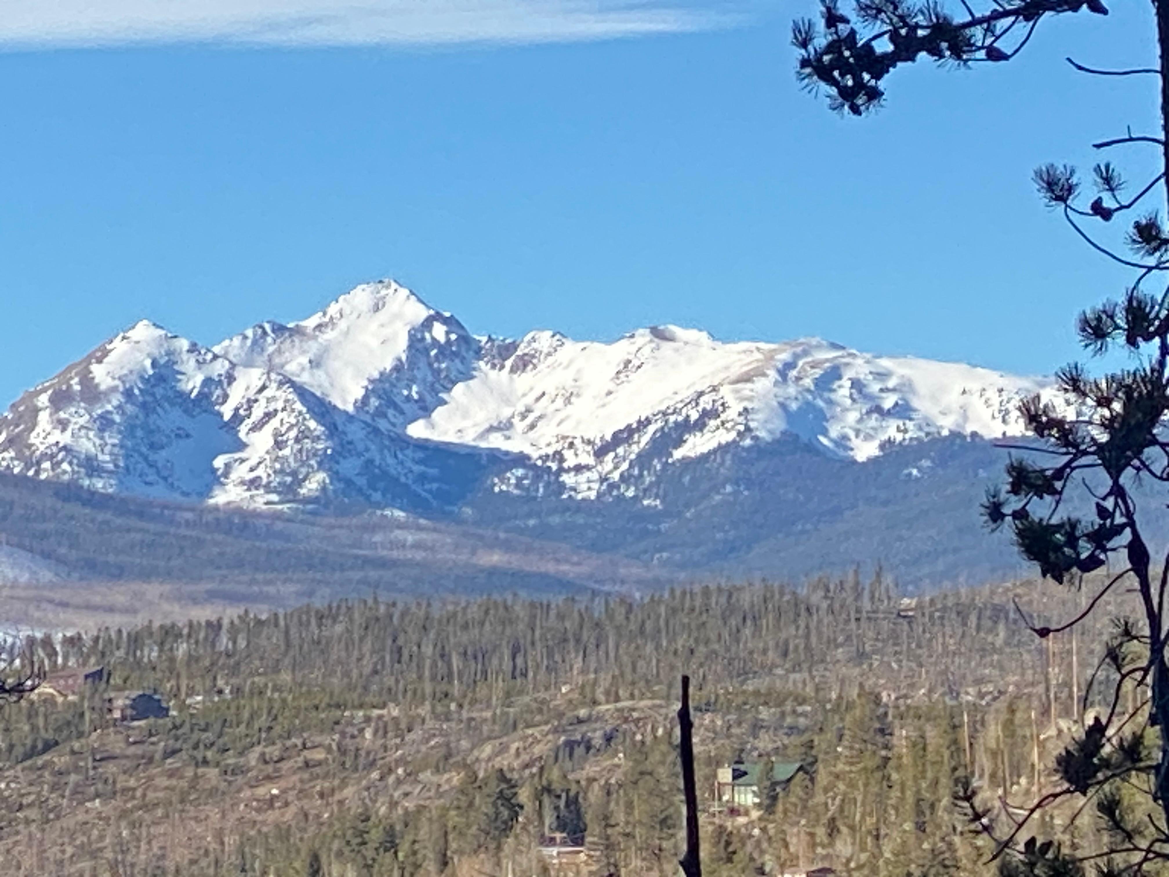 The view from Adams Falls trail in Gran Lake