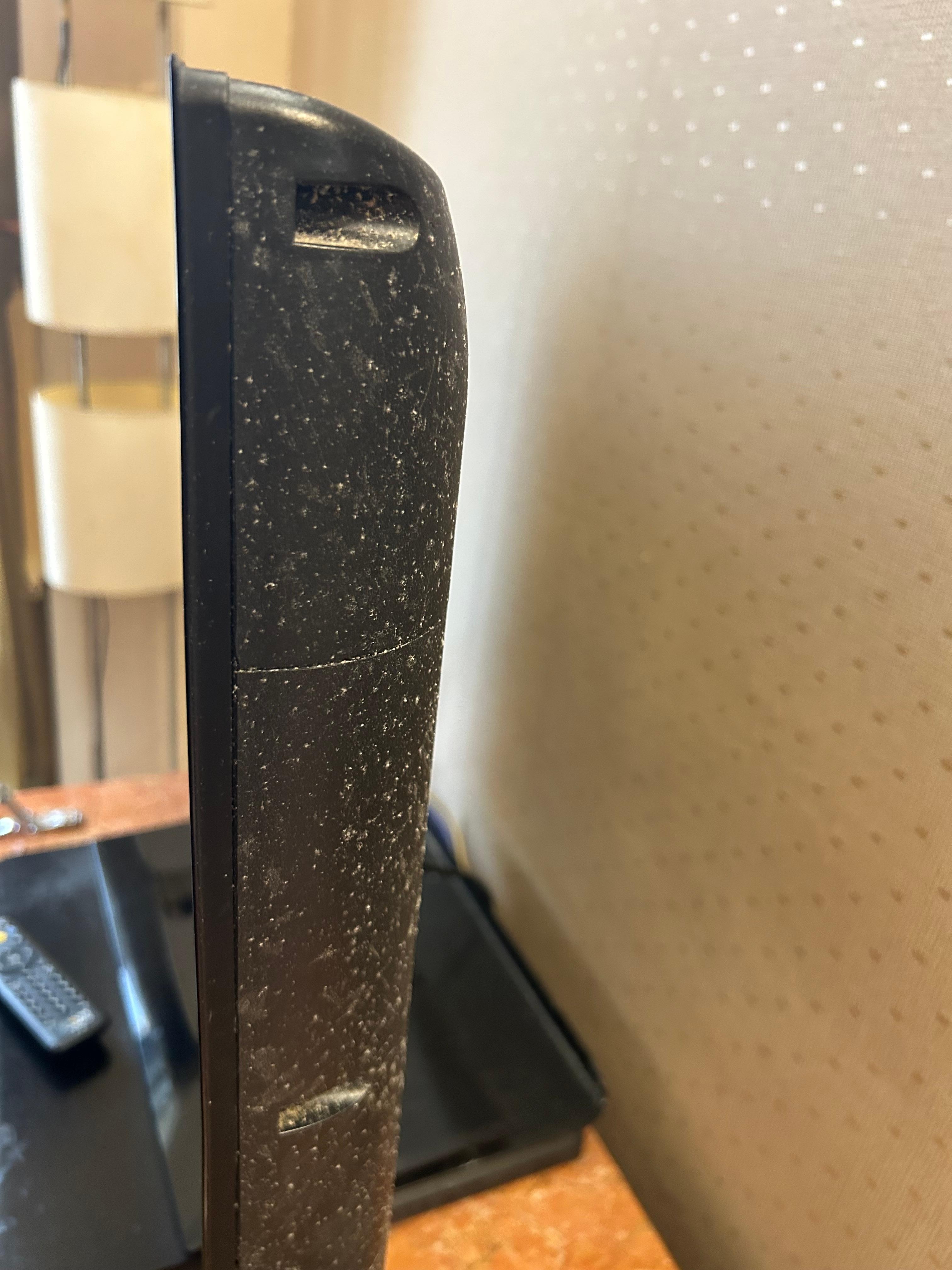 電視機整個發霉嚴重！