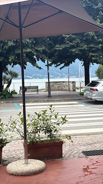 Blick vom Ristorante Albergo Dongo zum See