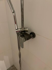 Les tuyaux sont noirs de rouille