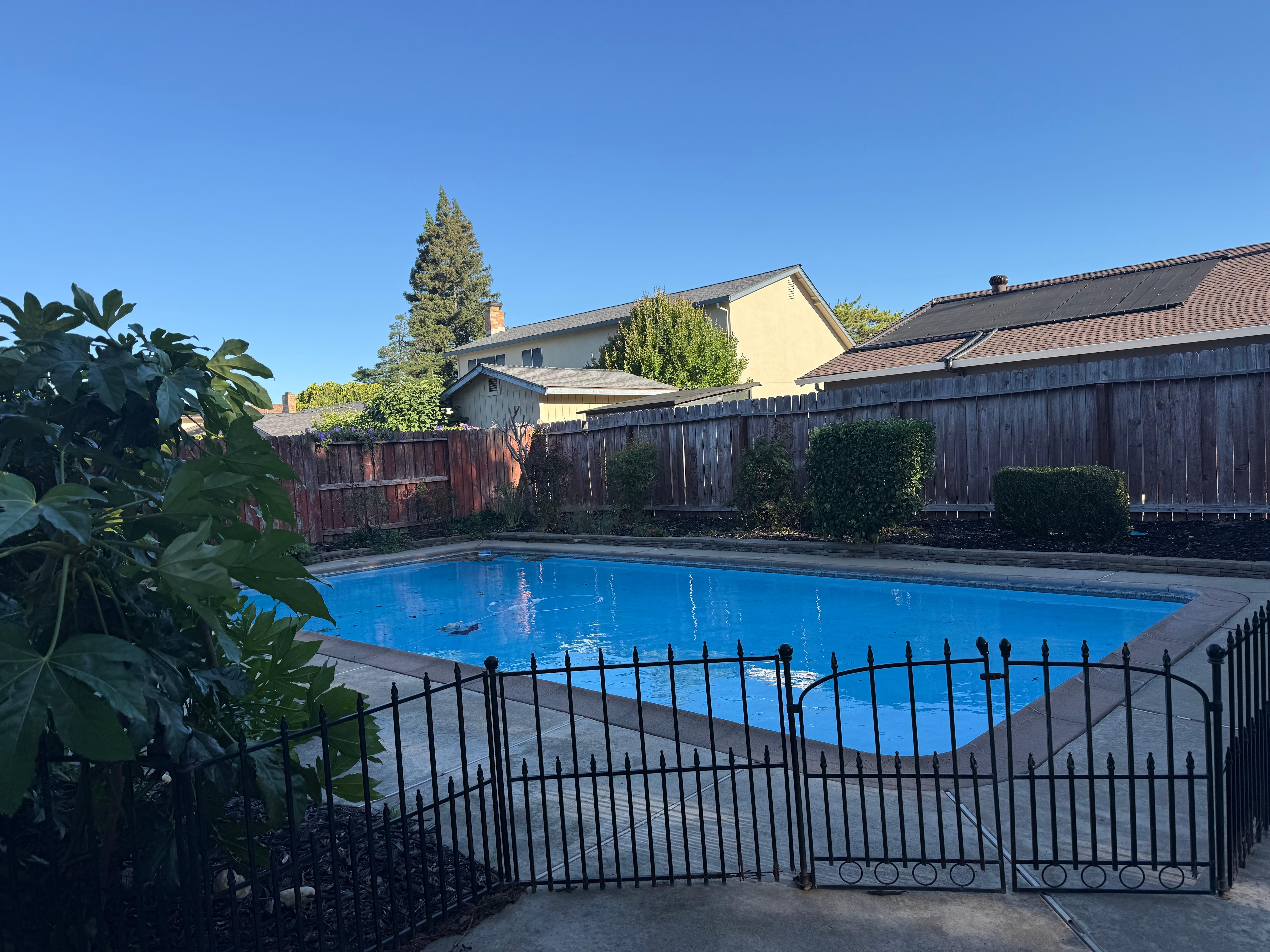 No sun protection as pictured on VRBO site