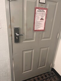 Dingy door