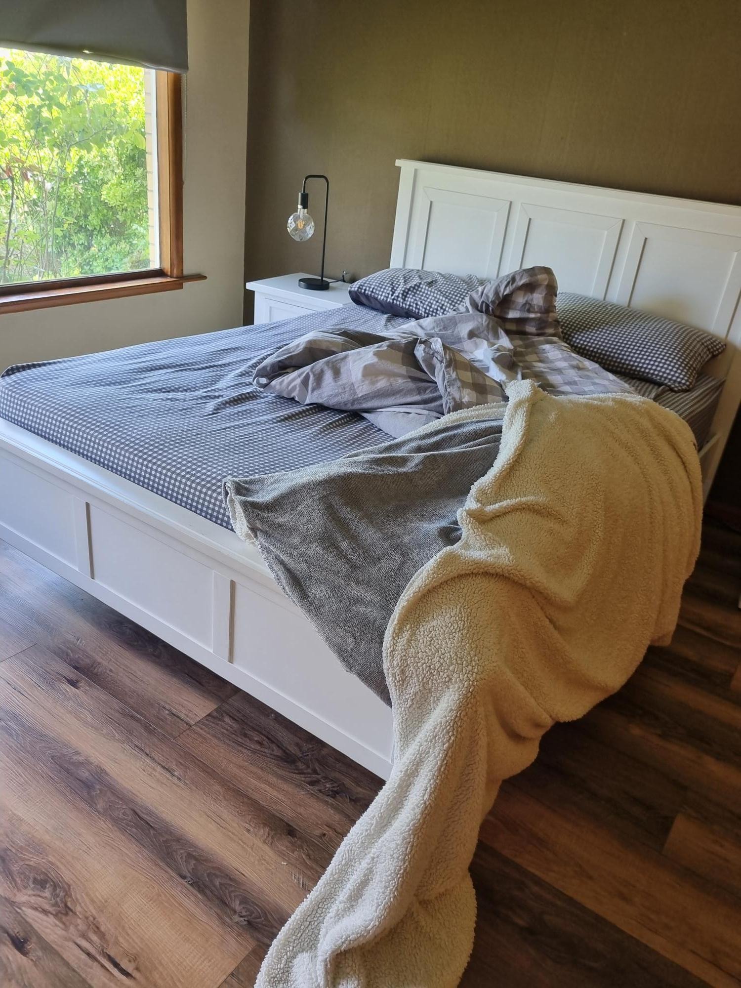 not cleaned after last booking this is how we found it