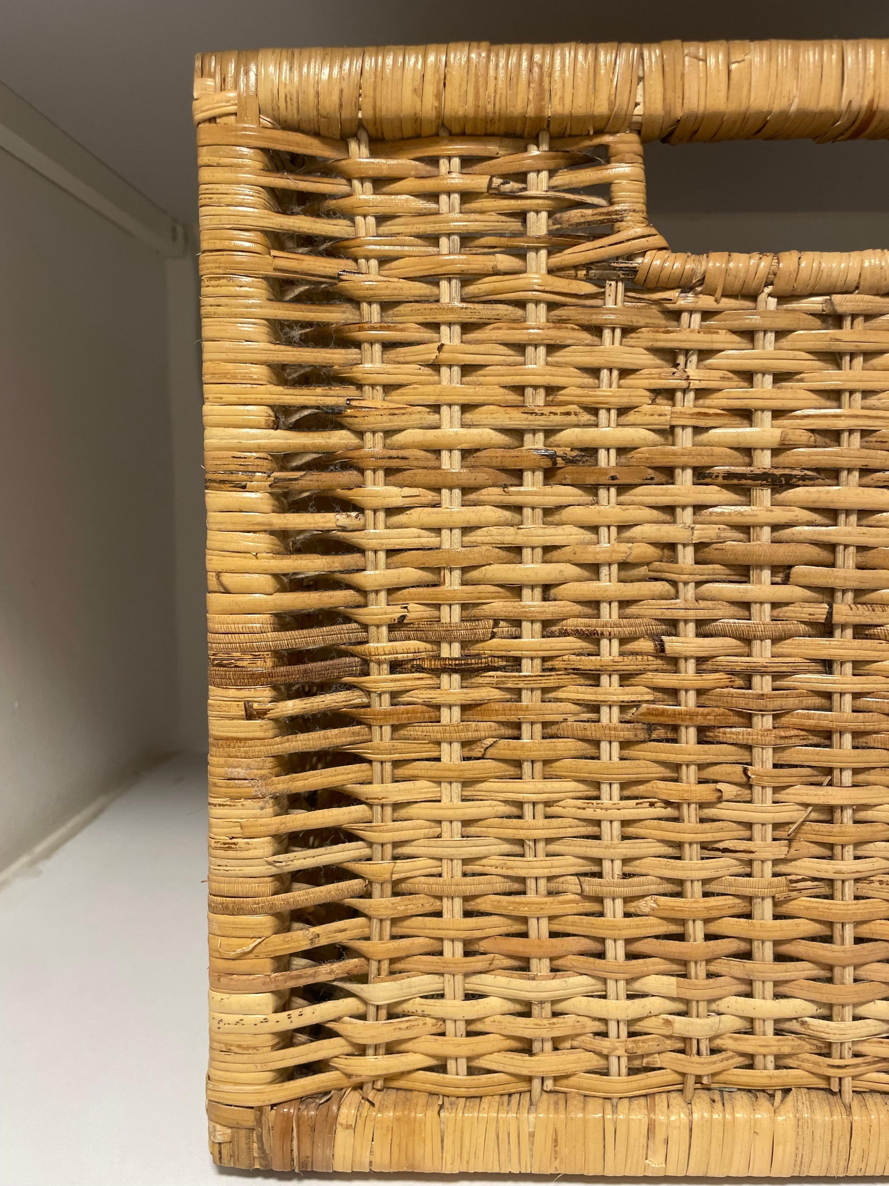 Dusty baskets for laundry 
