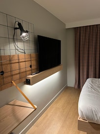 télé ou on peut se connecter avec notre téléphone trÚs pratique