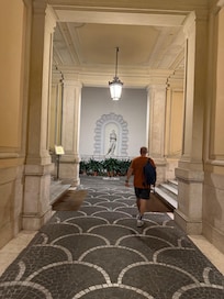 Entry is on right.