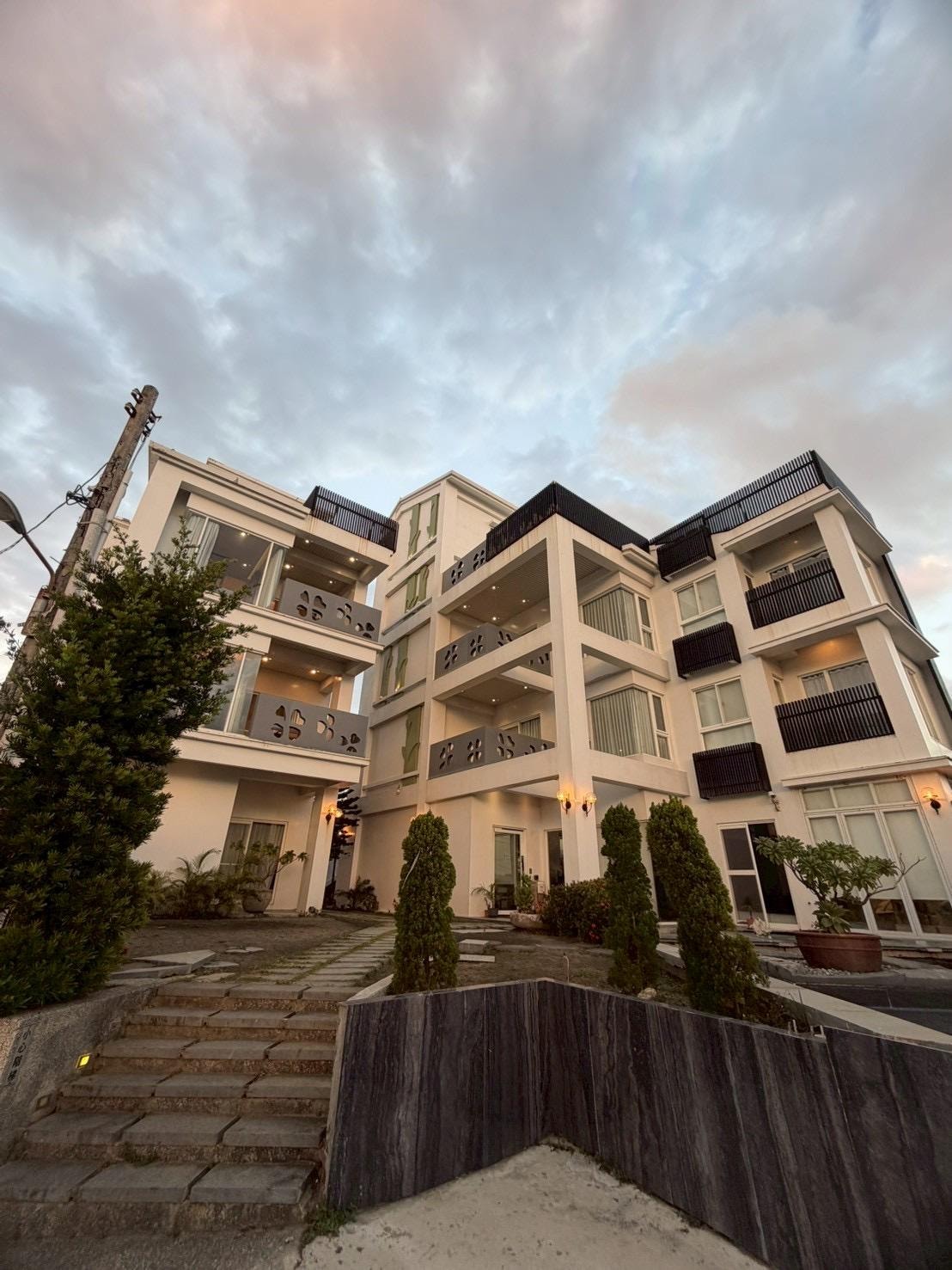 看板や表札が見当たらなかった