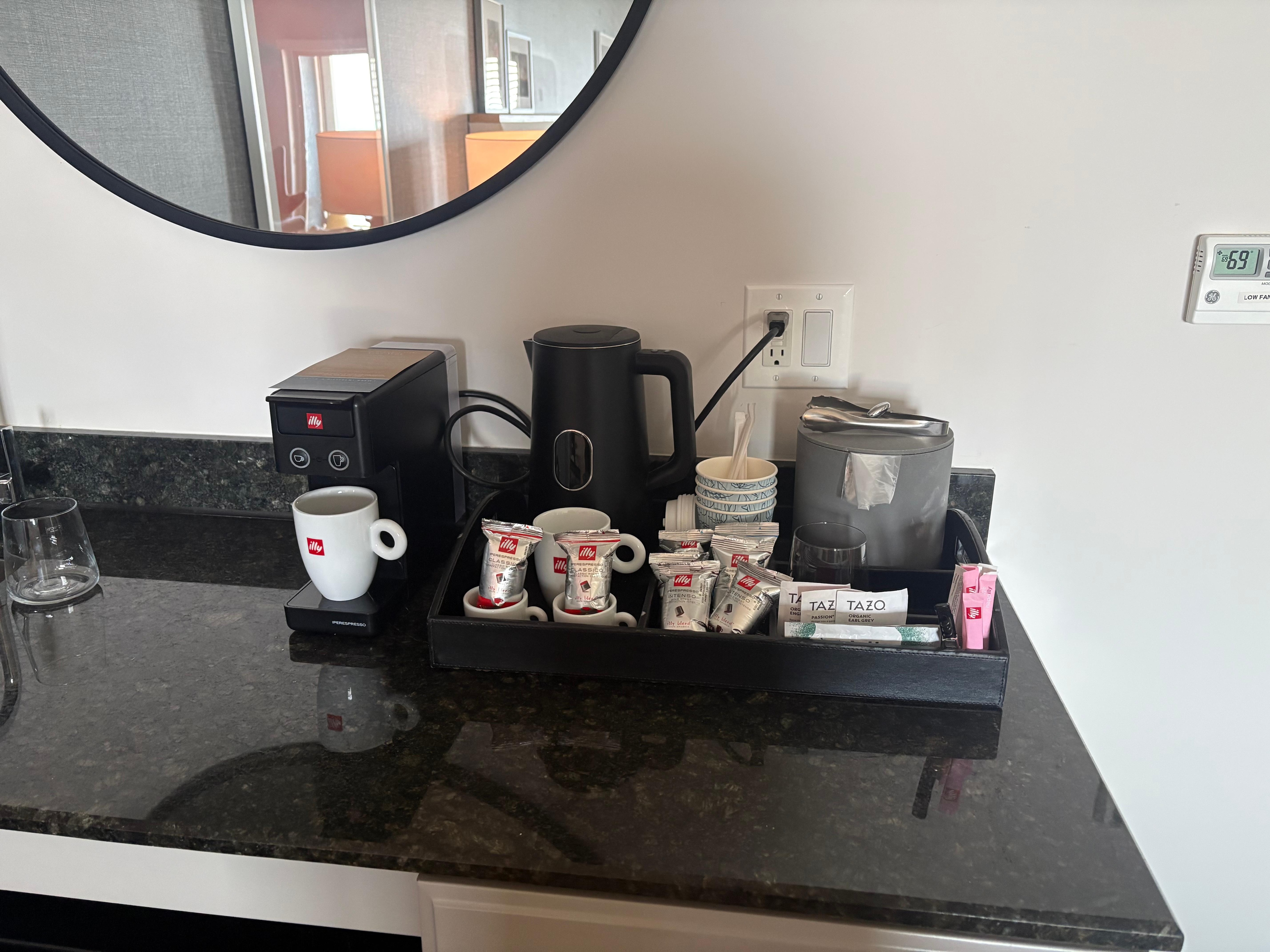 Coffee station with Illy coffee