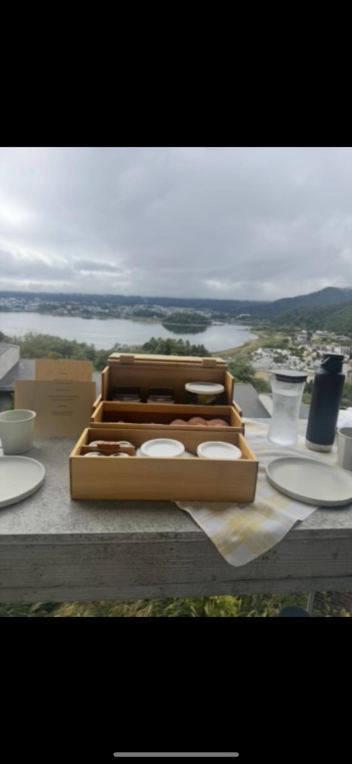 Ugly weather and no mt Fuji view, but still nice breakfast. 