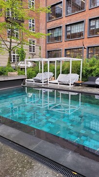 Outdoor pool (with windows to the dry sauna)