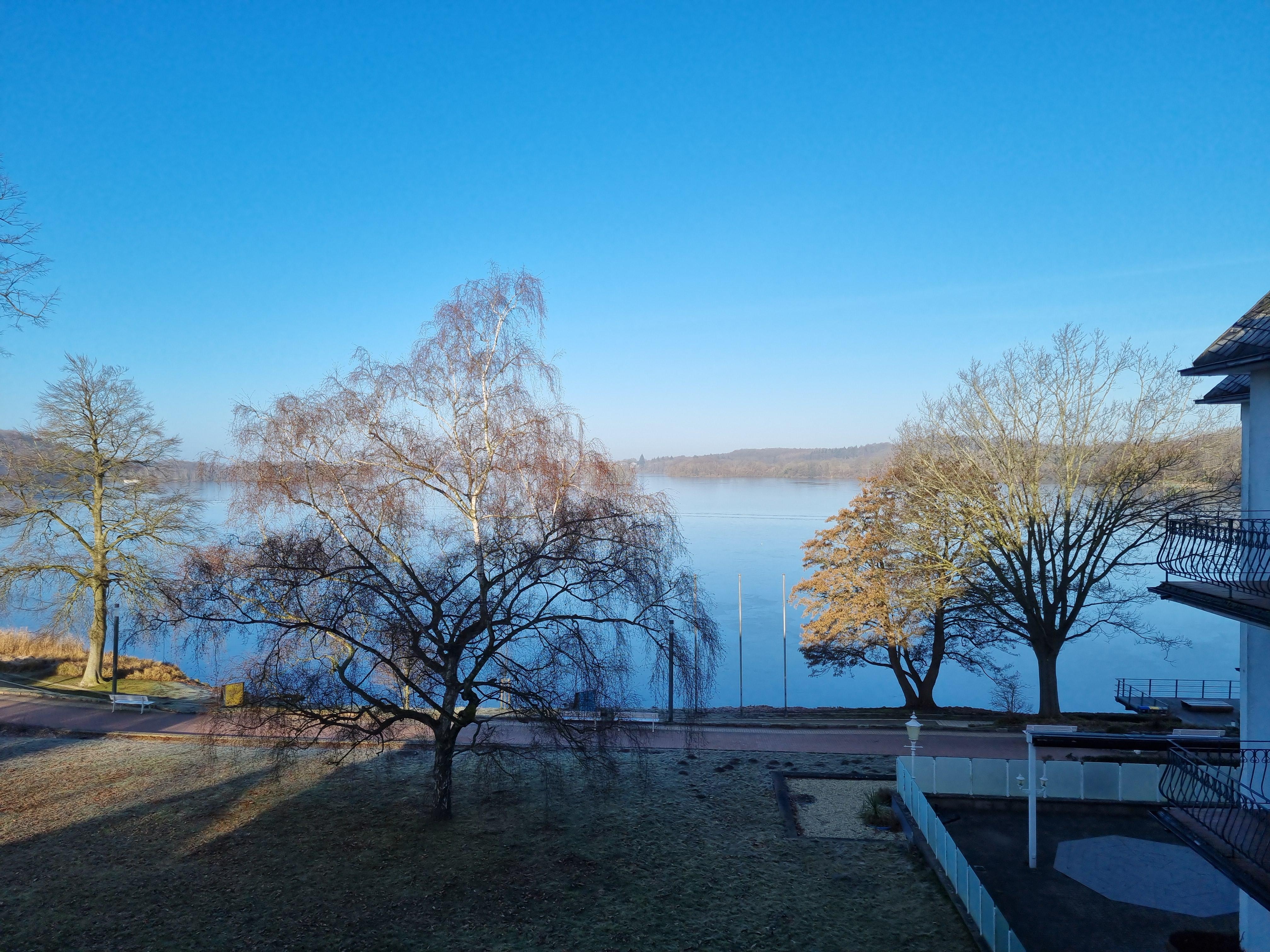 Udsigten over søen.