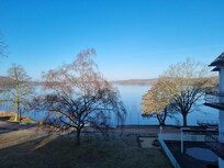 Udsigten over søen.