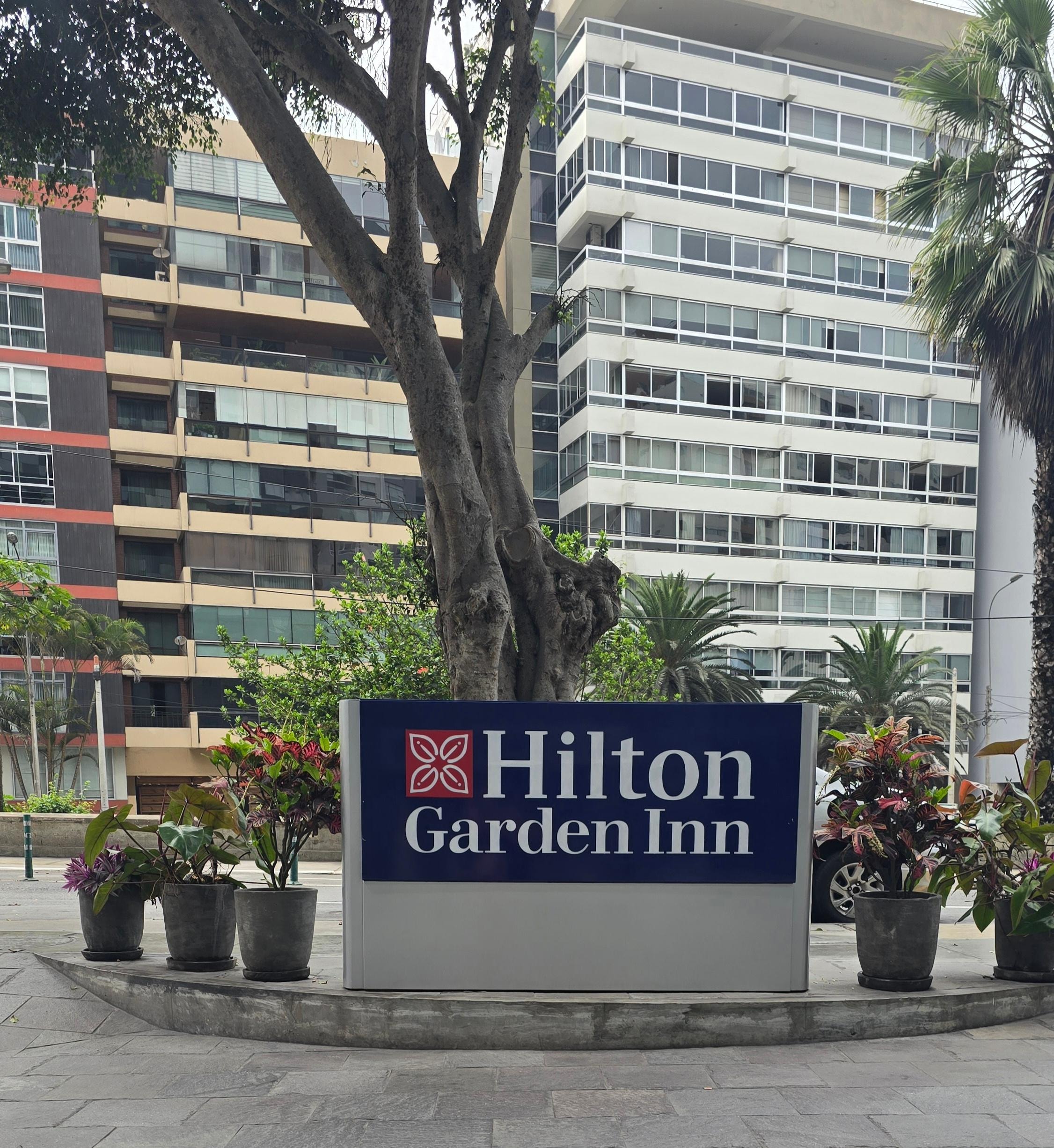 Entrance sign in driveway circle for loading/unloading