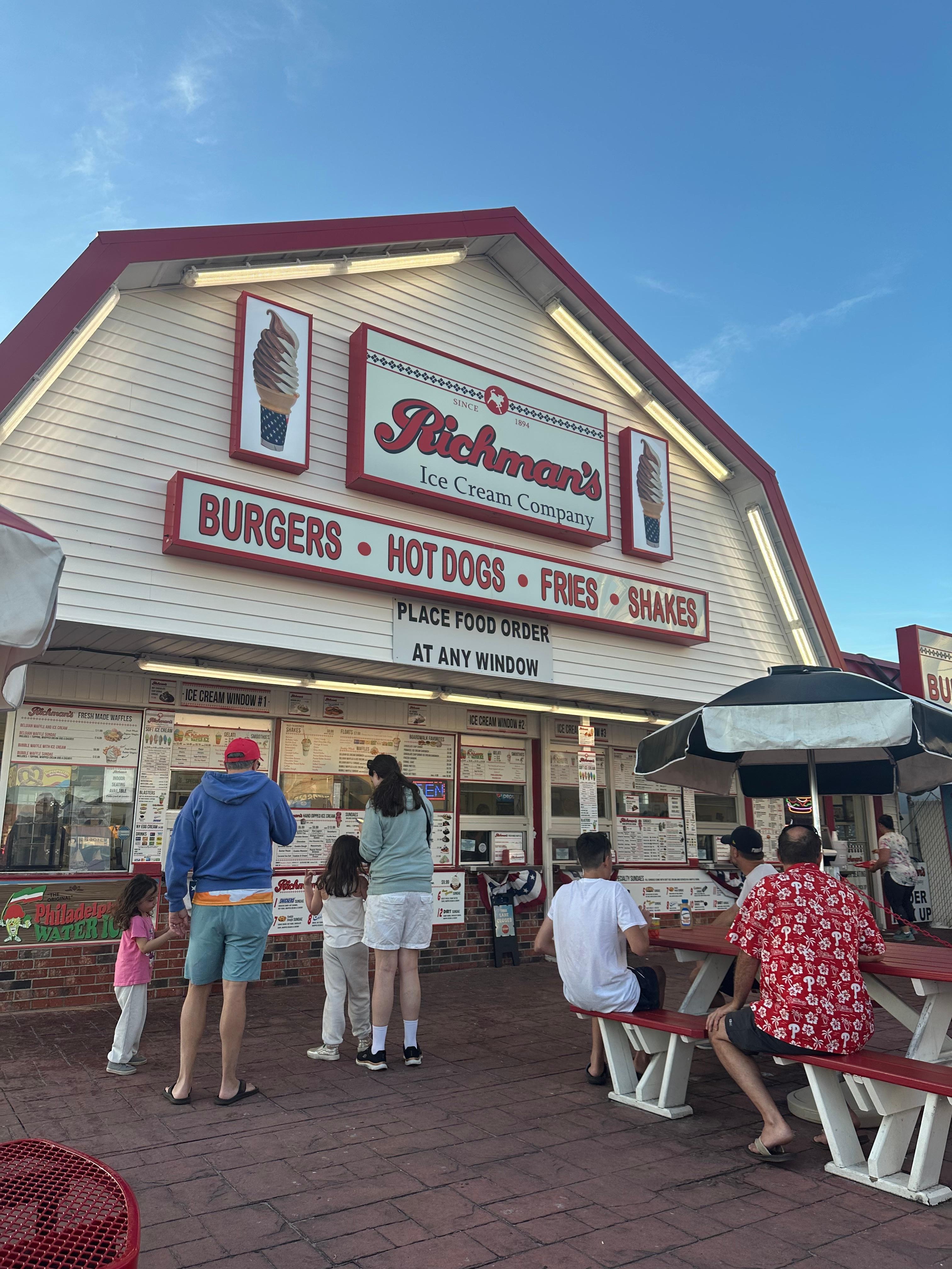 Cute and walkable ice cream and burger shop