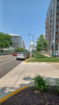 2 blocks to the State Capital free and worth going on a tour